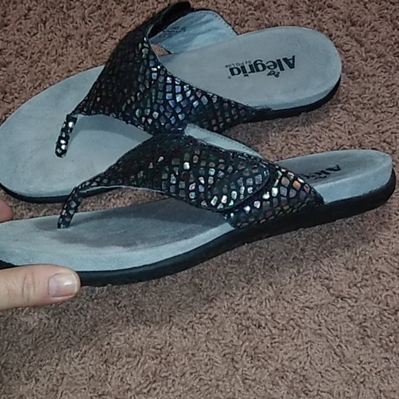 Size 40/9.5-10 Alegria molly thong sandle